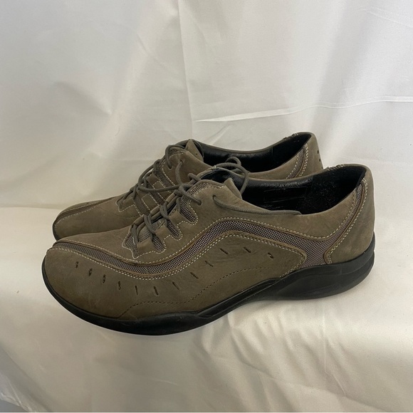 CLARKS Women’s Wave Olive Leather Lace Up Sneaker Size 8 - Picture 1 of 11